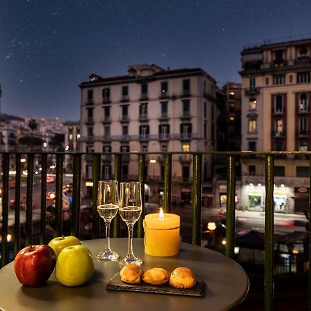 Le Stanze Del Barone Bed & Breakfast เนเปิลส์ ภายนอก รูปภาพ