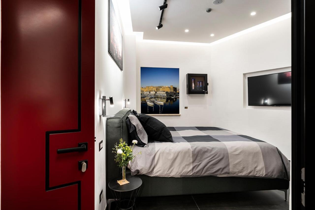 Le Stanze Del Barone Bed & Breakfast เนเปิลส์ ภายนอก รูปภาพ