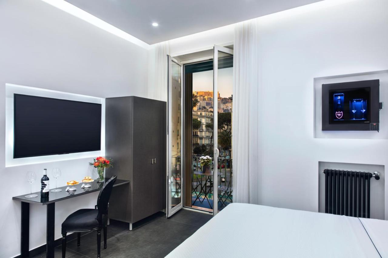 Le Stanze Del Barone Bed & Breakfast เนเปิลส์ ภายนอก รูปภาพ