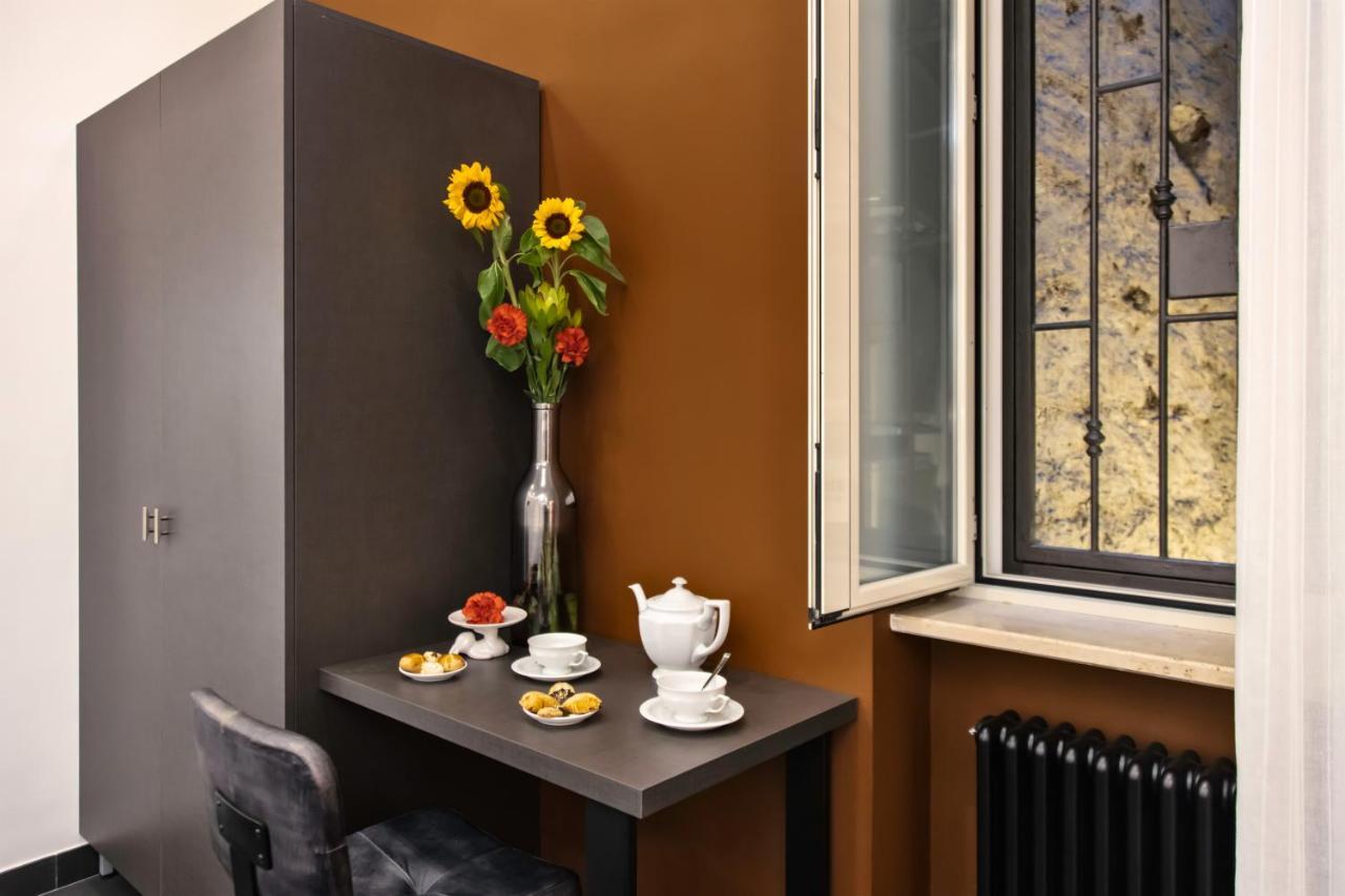 Le Stanze Del Barone Bed & Breakfast เนเปิลส์ ภายนอก รูปภาพ