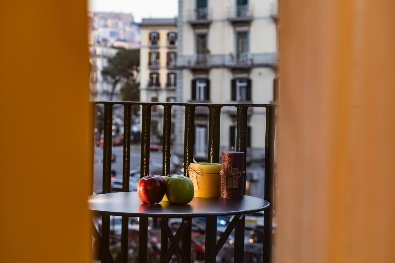 Le Stanze Del Barone Bed & Breakfast เนเปิลส์ ภายนอก รูปภาพ