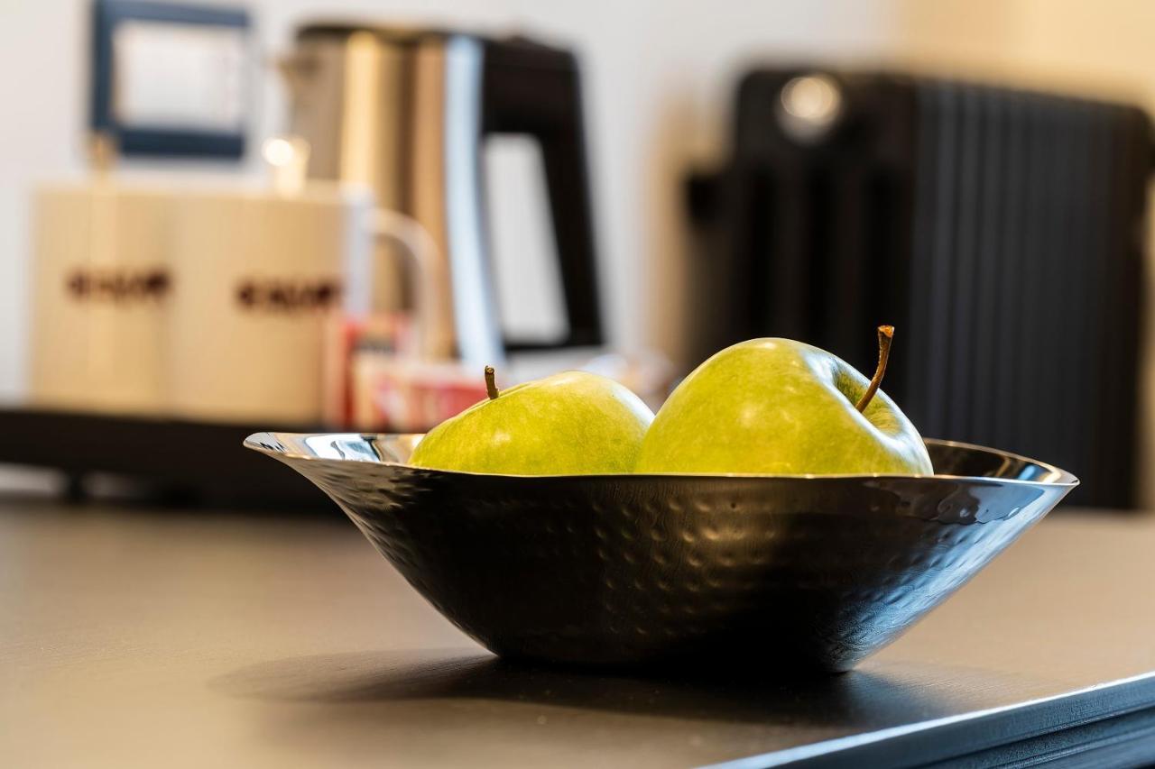 Le Stanze Del Barone Bed & Breakfast เนเปิลส์ ภายนอก รูปภาพ